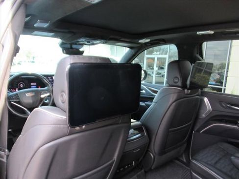 Used 2021 Cadillac Escalade Sport Platinum w/ LPO, ONYX Package image 33