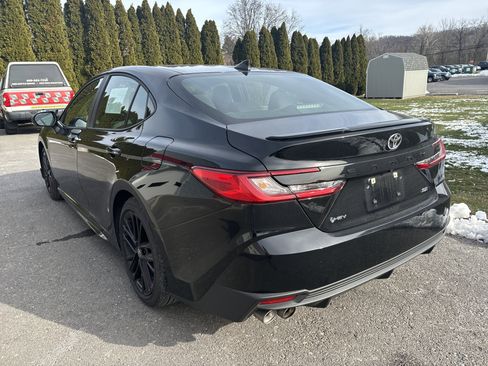 Used 2025 Toyota Camry SE image 6