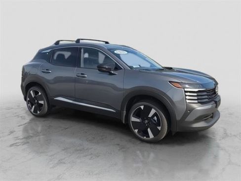 New 2026 Nissan Kicks SR w/ Cold Weather Package image 8