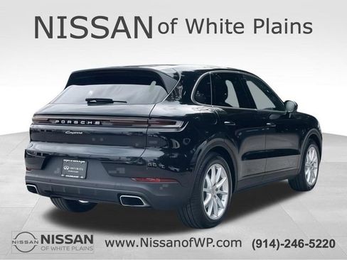 Used 2024 Porsche Cayenne AWD/4WD image 4