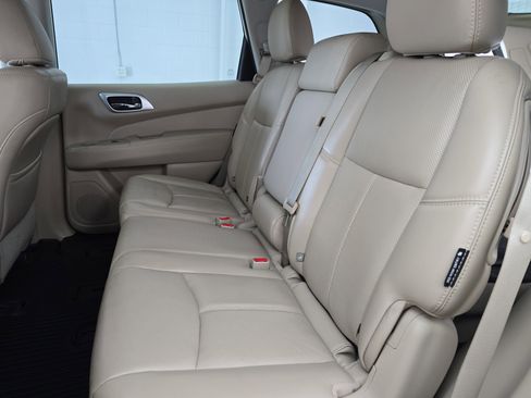 Used 2020 Nissan Pathfinder Platinum image 16