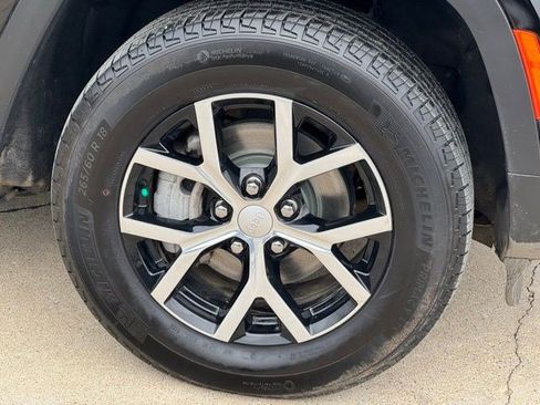 Certified 2023 Jeep Grand Cherokee Limited w/ Luxury Tech Group II AWD/4WD image 42