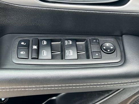 Used 2024 Chrysler Pacifica Limited FWD image 18