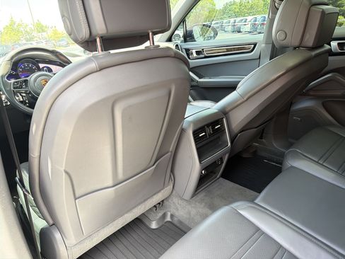 Used 2020 Porsche Cayenne AWD/4WD image 18