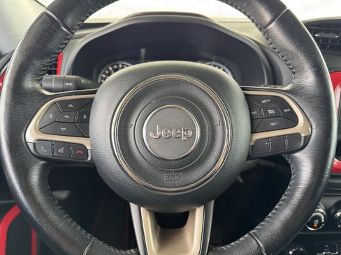 Used 2017 Jeep Renegade Latitude AWD/4WD image 34