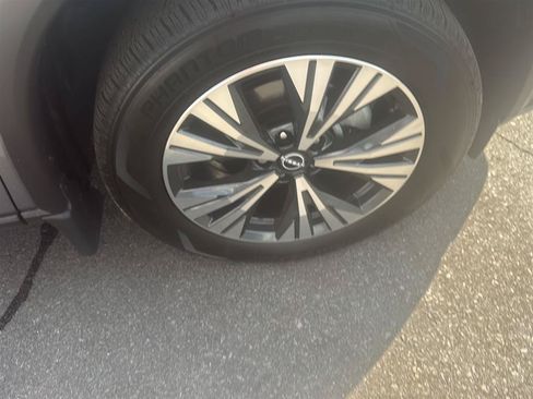 Certified 2023 Nissan Rogue SV w/ SV Premium B Package FWD image 18