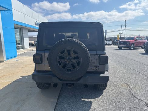 Used 2020 Jeep Wrangler Sport image 7