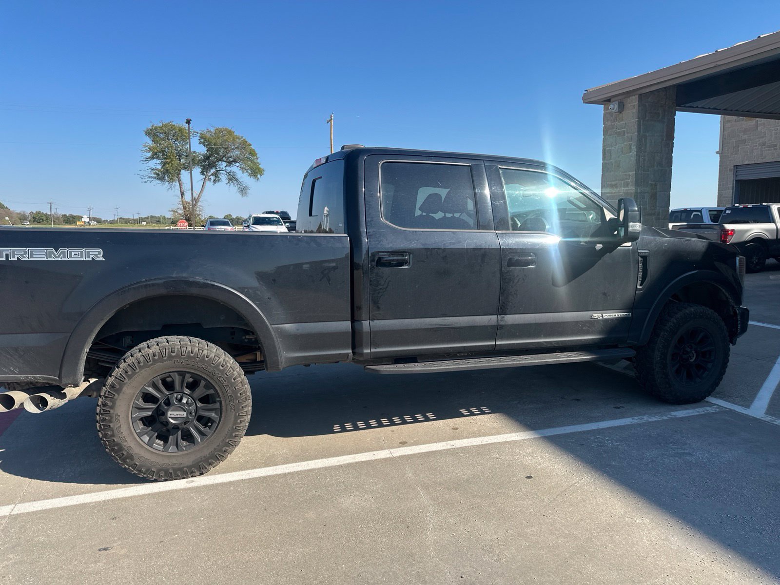 Used 2022 Ford F250 Lariat w/ Tremor Off-Road Package AWD/4WD image 5