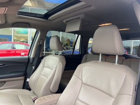 Certified 2017 Honda Pilot Touring image 16