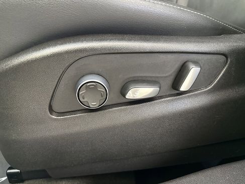 Used 2025 Cadillac XT4 Premium Luxury image 20