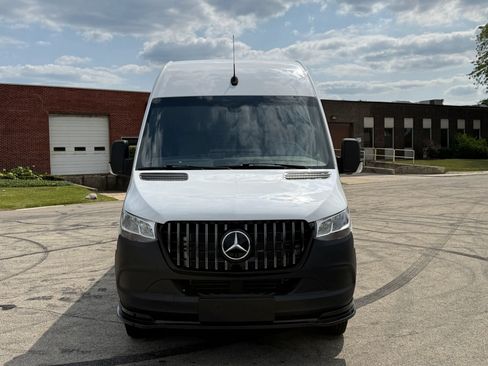 Used 2021 Mercedes-Benz Sprinter 4500 image 2