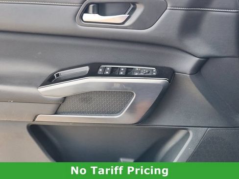 Used 2025 Nissan Pathfinder SL FWD image 21
