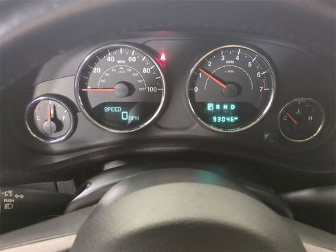 Used 2017 Jeep Wrangler Unlimited Sahara image 12