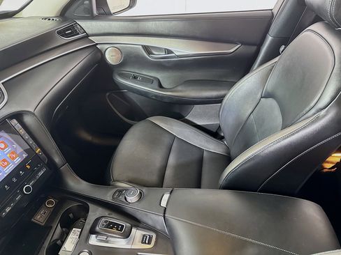 Used 2023 INFINITI QX50 Luxe image 25