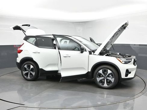 New 2026 Volvo XC40 B5 Plus w/ Climate Package AWD/4WD image 53