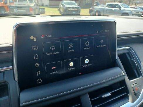 Used 2023 GMC Yukon XL SLT image 12