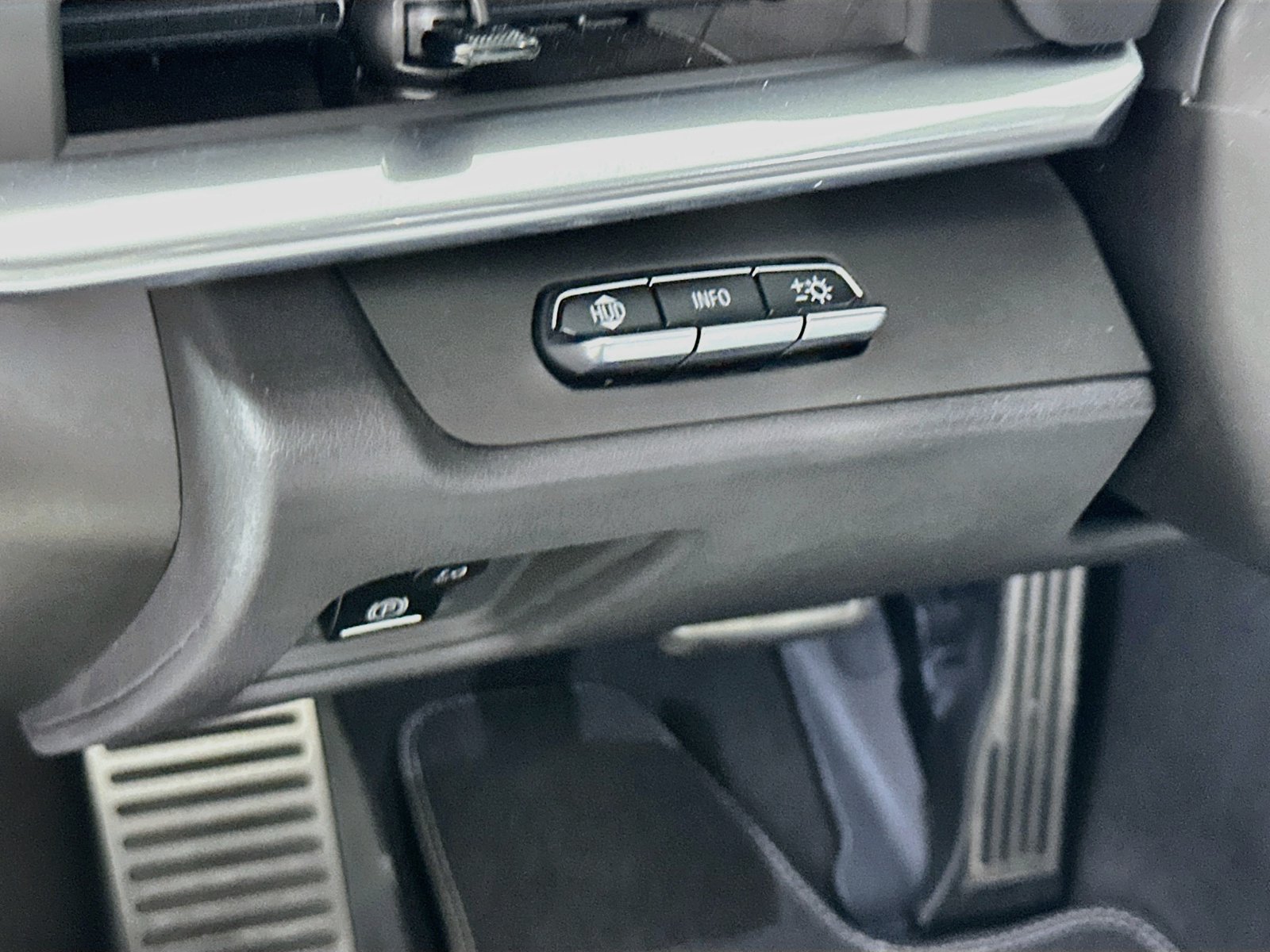 Used 2021 Chevrolet Corvette Stingray Preferred Cpe w/ Battery Protection Package RWD image 11