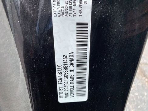 Used 2025 Chrysler Pacifica Limited FWD image 35