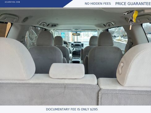 Used 2011 Toyota Sienna LE w/ Towing Pkg image 17