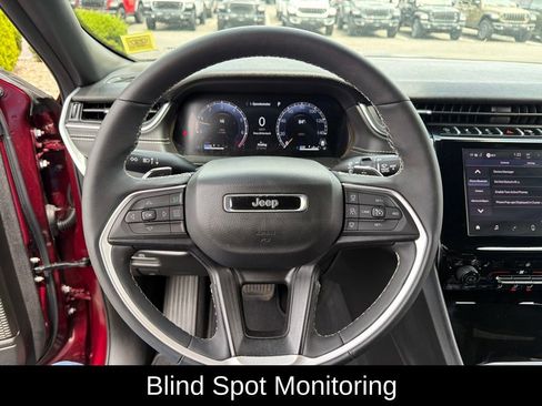 Used 2025 Jeep Grand Cherokee Laredo X w/ Luxury Tech Group I AWD/4WD image 23