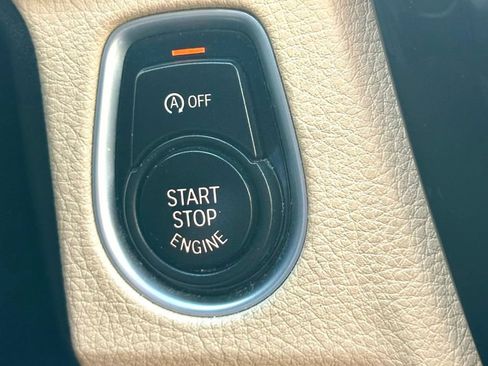 Used 2017 BMW 320i xDrive Sedan AWD/4WD image 21