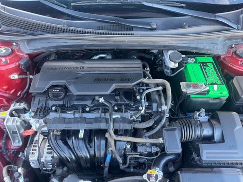 Used 2022 Hyundai Elantra SEL image 35