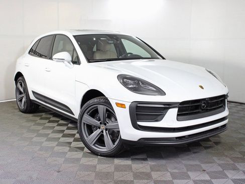 Certified 2025 Porsche Macan image 9