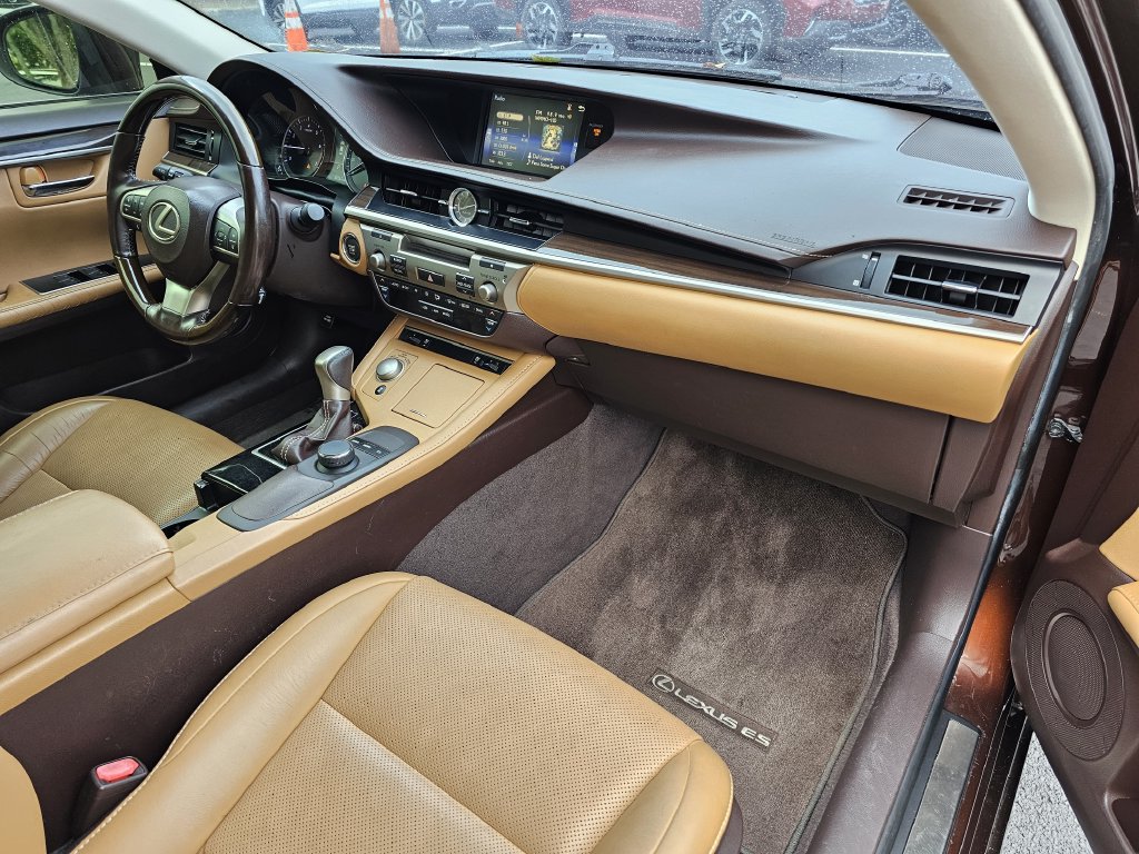 Used 2016 Lexus ES 350 w/ Premium Package w/Wood Trim FWD image 10