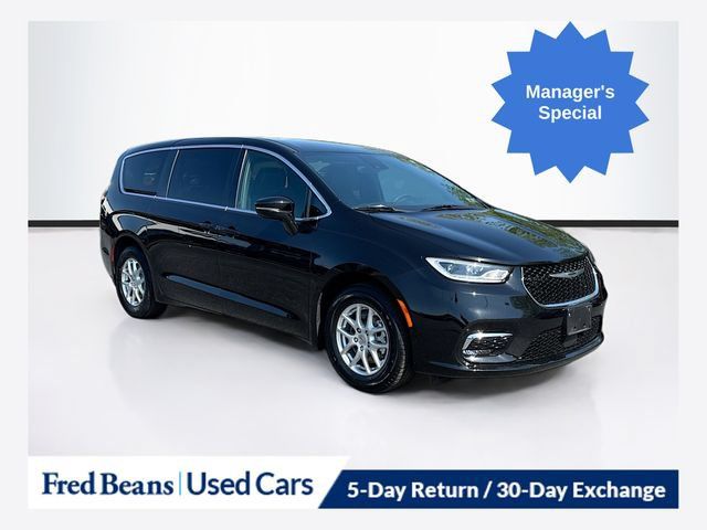 Used 2025 Chrysler Pacifica Select FWD image 1