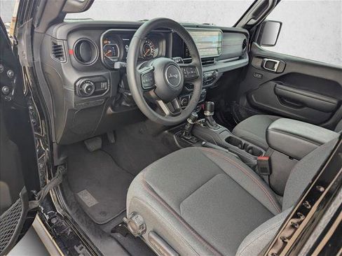 Used 2025 Jeep Wrangler Unlimited Rubicon AWD/4WD image 10