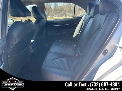 Used 2021 Toyota Camry SE image 12