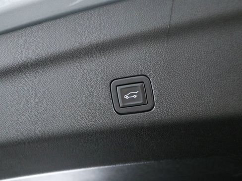 Used 2023 GMC Yukon Denali Ultimate AWD/4WD image 36