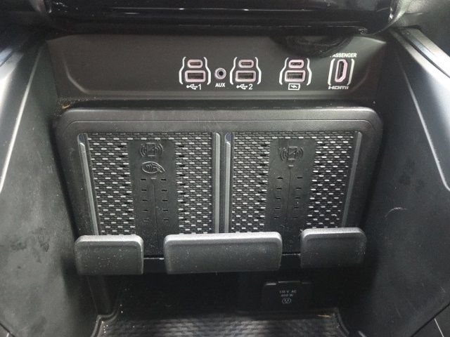 Used 2025 RAM 1500 Laramie w/ Night Edition AWD/4WD image 33
