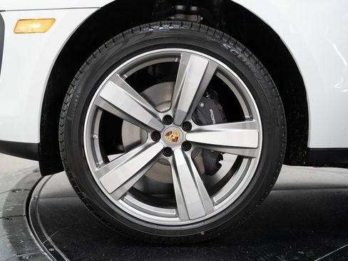 Used 2024 Porsche Macan image 19