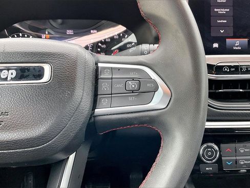 Used 2023 Jeep Compass Trailhawk image 11