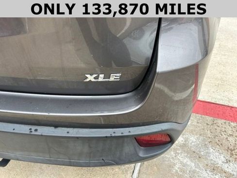 Used 2018 Toyota Highlander XLE FWD image 4