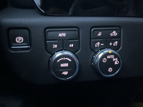 New 2026 GMC Sierra 1500 SLE w/ Preferred Package image 16