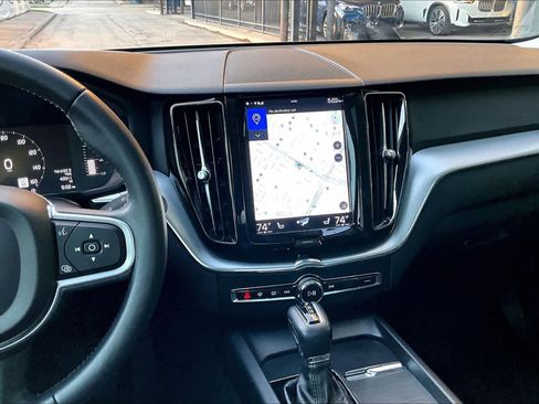 Used 2019 Volvo XC60 T6 Momentum w/ Premium Package image 6