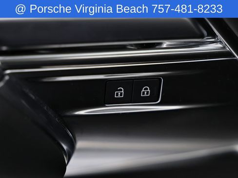 Used 2025 Land Rover Range Rover SE AWD/4WD image 18