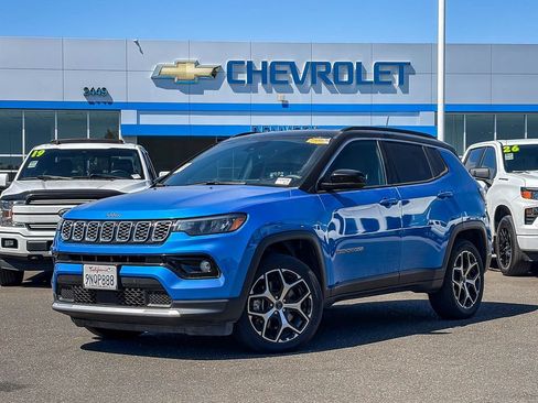 Used 2025 Jeep Compass Limited AWD/4WD image 1