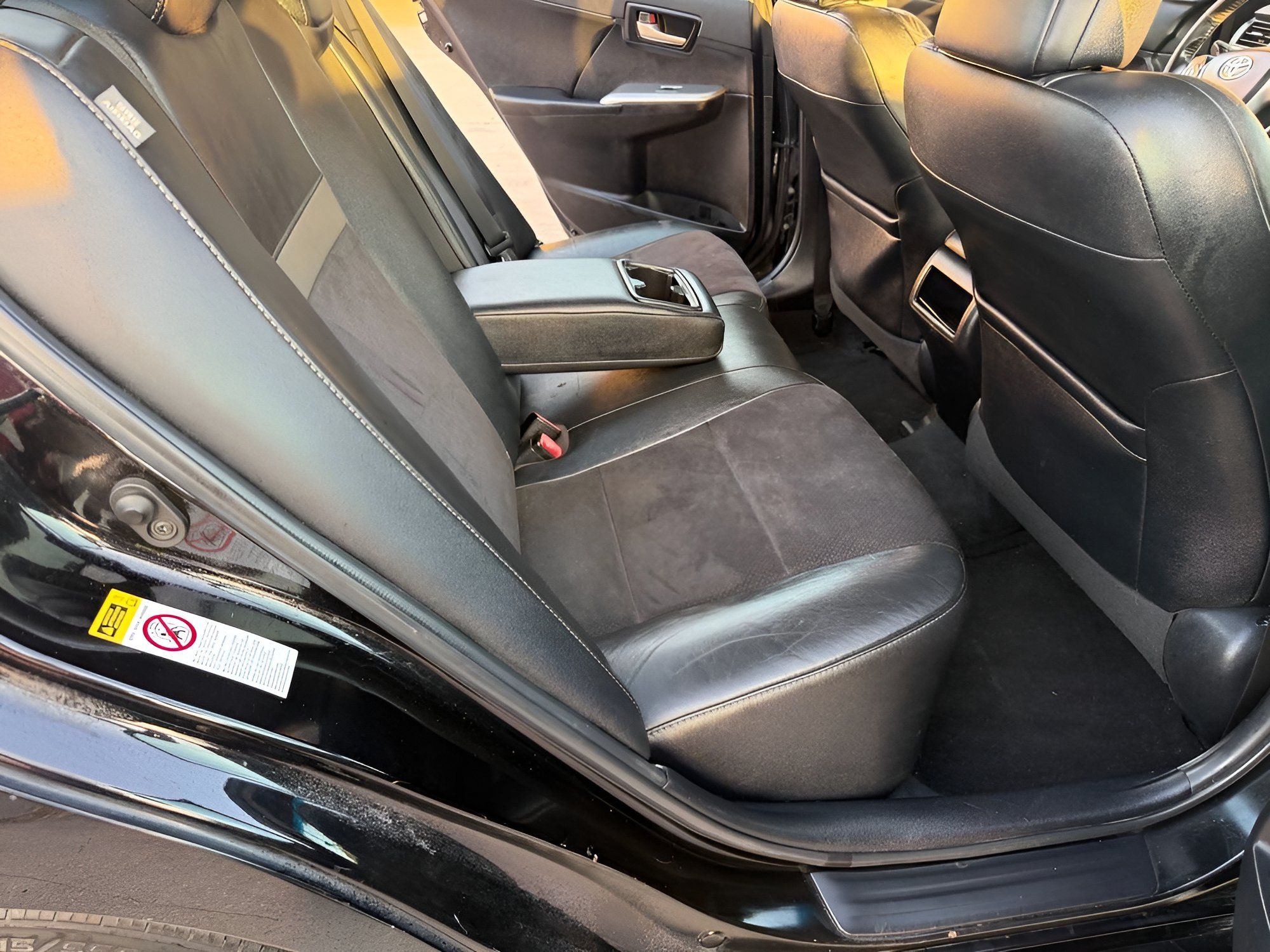 Used 2012 Toyota Camry SE w/ Leather Pkg FWD image 13