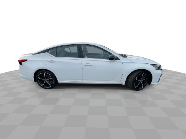 Used 2023 Nissan Altima 2.5 SR w/ SR Premium Package FWD image 9