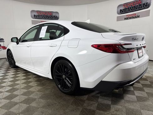 Used 2025 Toyota Camry SE w/ Convenience Package FWD image 5