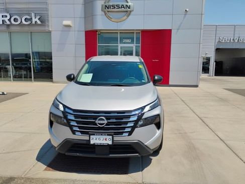 Used 2024 Nissan Rogue S AWD/4WD image 2