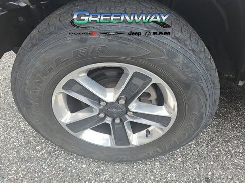 Used 2022 Jeep Wrangler Unlimited Sahara w/ Cold Weather Group AWD/4WD image 12