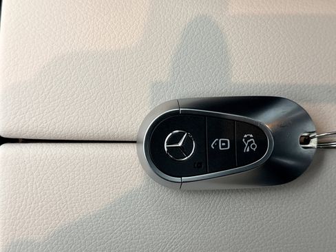 Used 2025 Mercedes-Benz GLC 300 4MATIC image 24