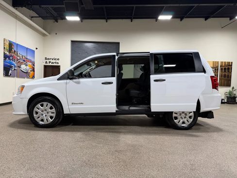 Used 2019 Dodge Grand Caravan SE image 22