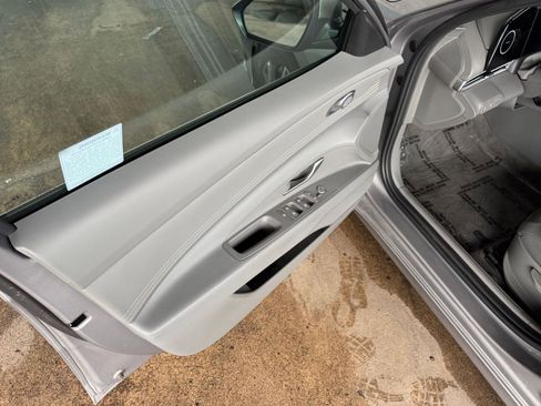 Used 2025 Hyundai Elantra SEL image 20