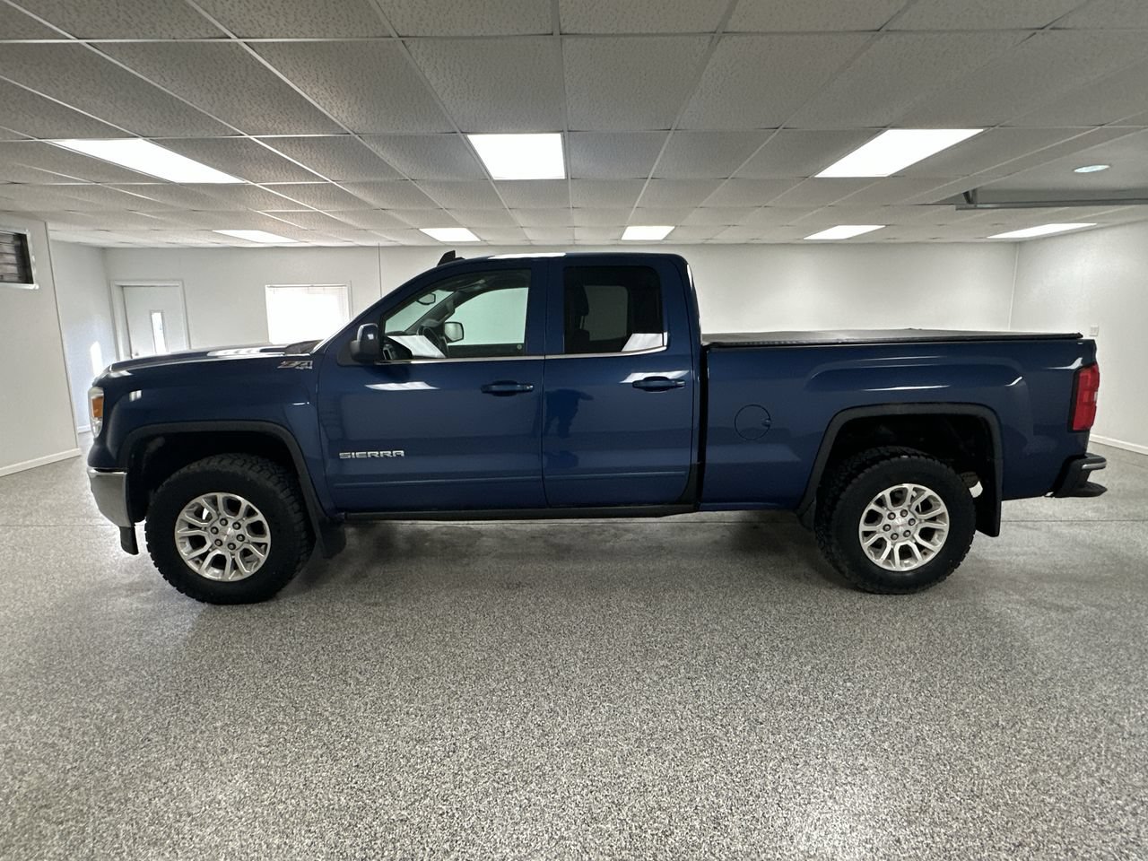 Used 2015 GMC Sierra 1500 SLE w/ SLE Value Package AWD/4WD image 5