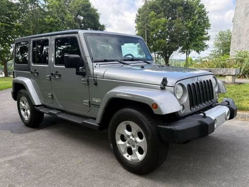 Used 2015 Jeep Wrangler Unlimited Sahara AWD/4WD image 3
